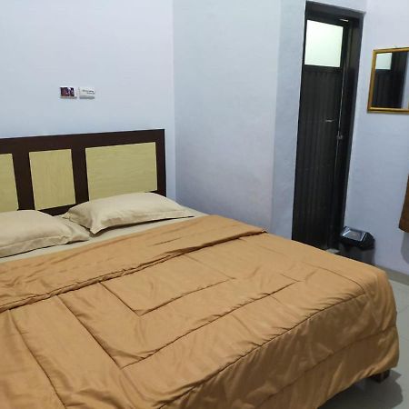 Oyo 3373 Favour Hotel Pagaralam Esterno foto
