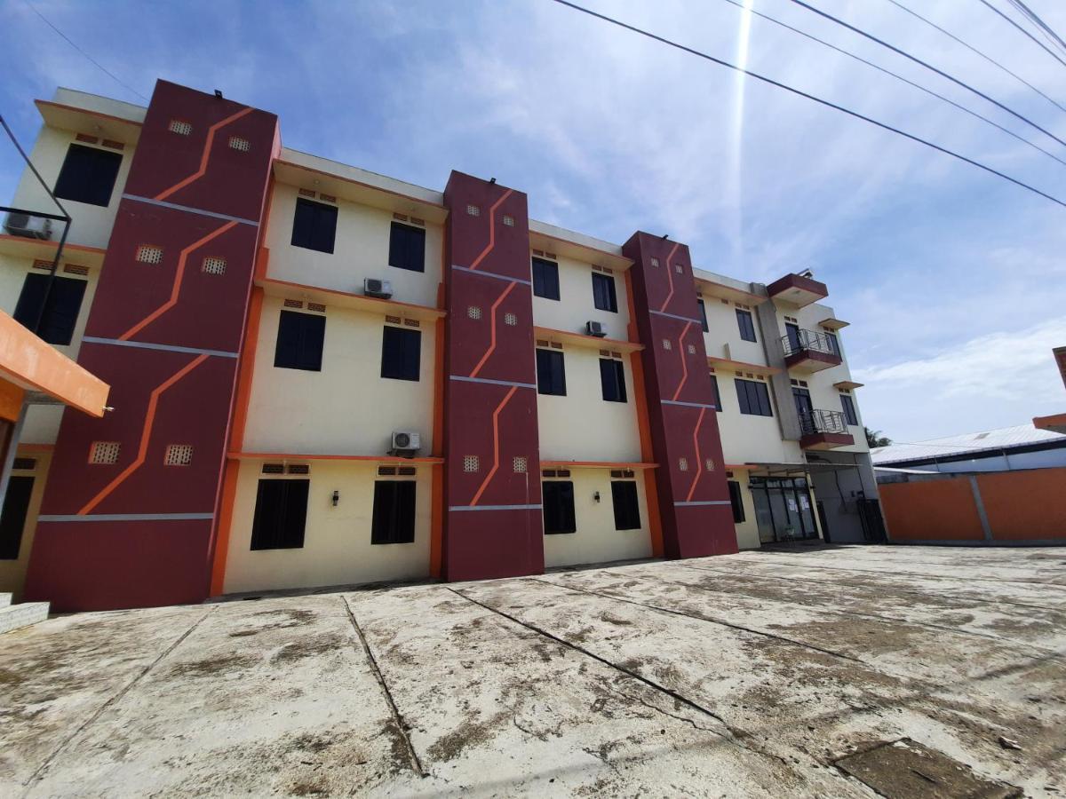 Oyo 3373 Favour Hotel Pagaralam Esterno foto