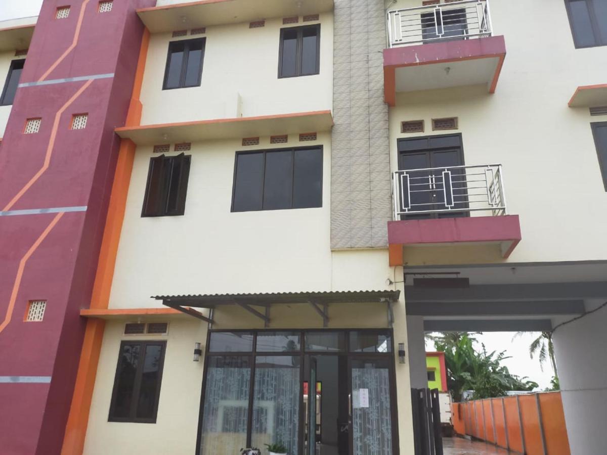 Oyo 3373 Favour Hotel Pagaralam Esterno foto
