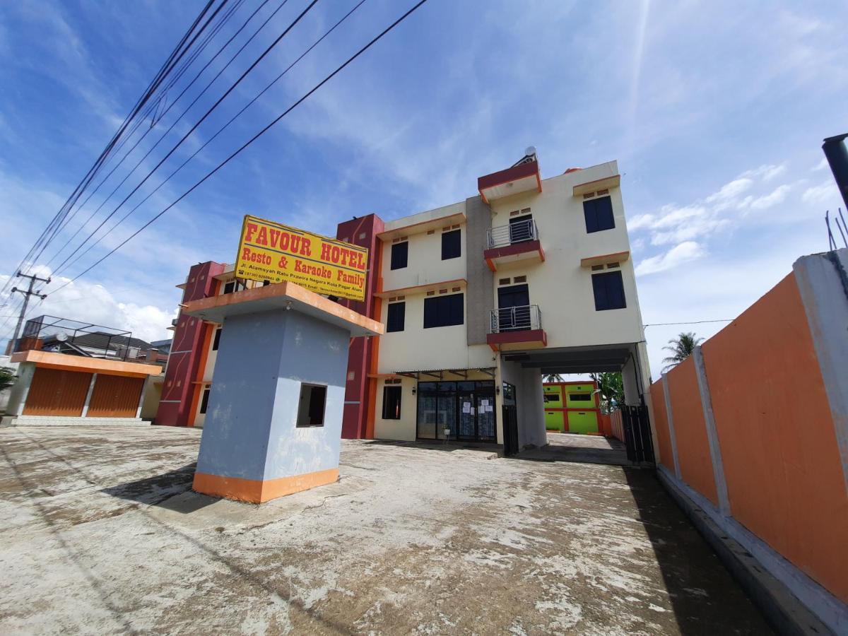 Oyo 3373 Favour Hotel Pagaralam Esterno foto