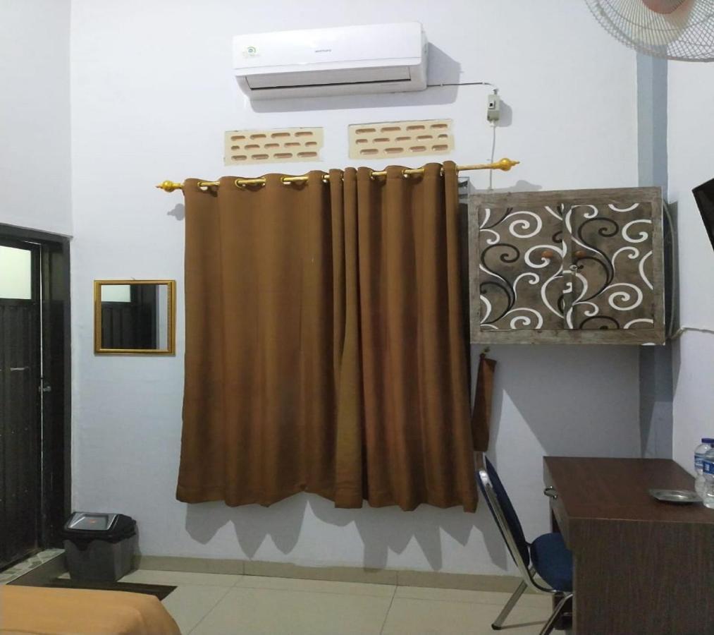 Oyo 3373 Favour Hotel Pagaralam Esterno foto
