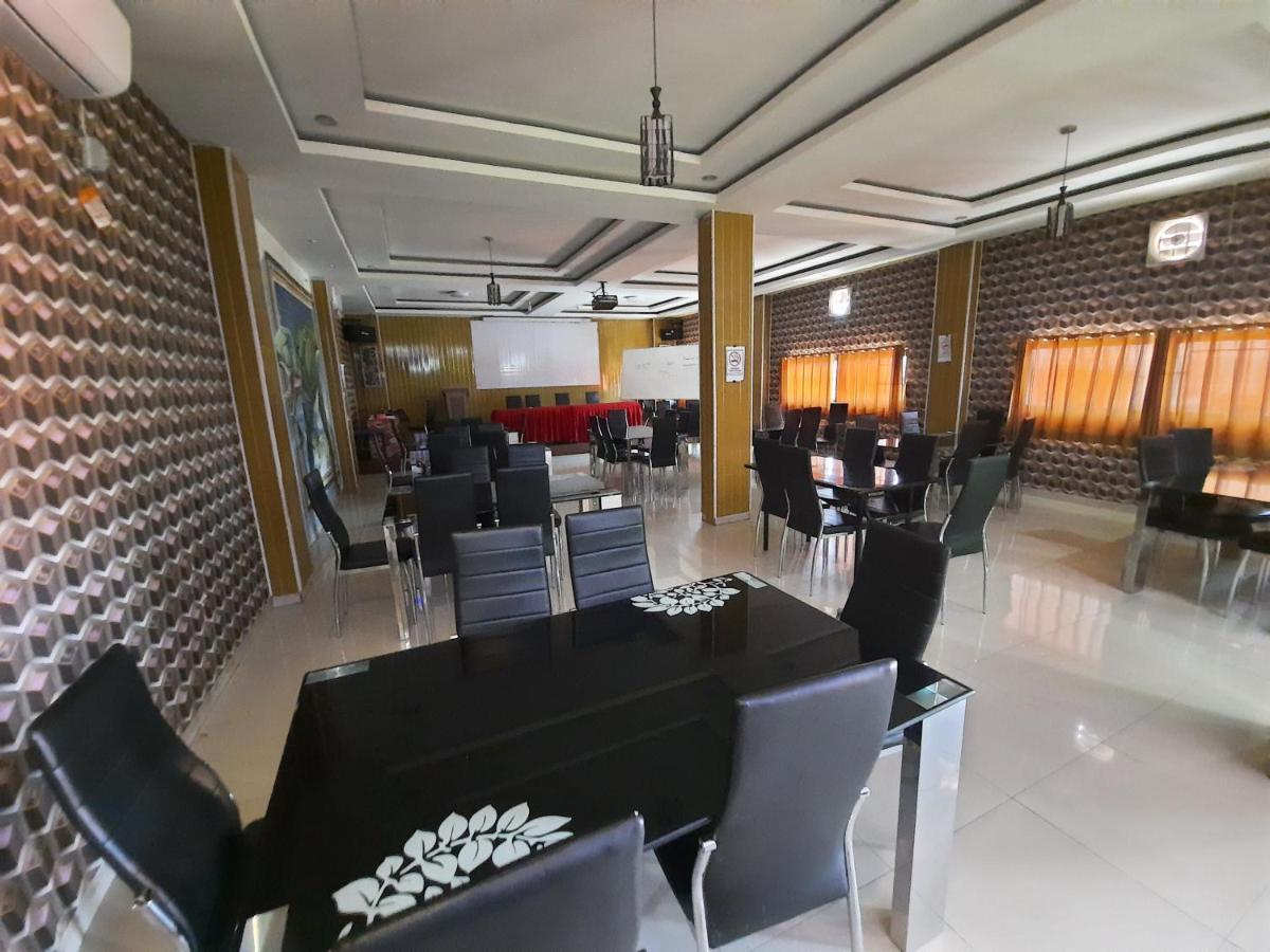 Oyo 3373 Favour Hotel Pagaralam Esterno foto