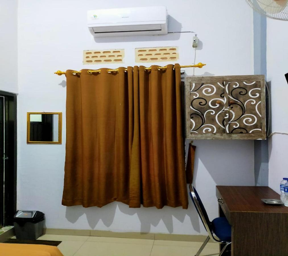 Oyo 3373 Favour Hotel Pagaralam Esterno foto