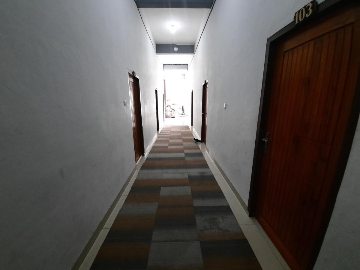 Oyo 3373 Favour Hotel Pagaralam Esterno foto