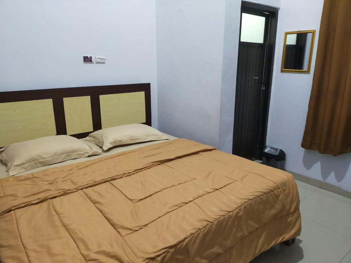 Oyo 3373 Favour Hotel Pagaralam Esterno foto