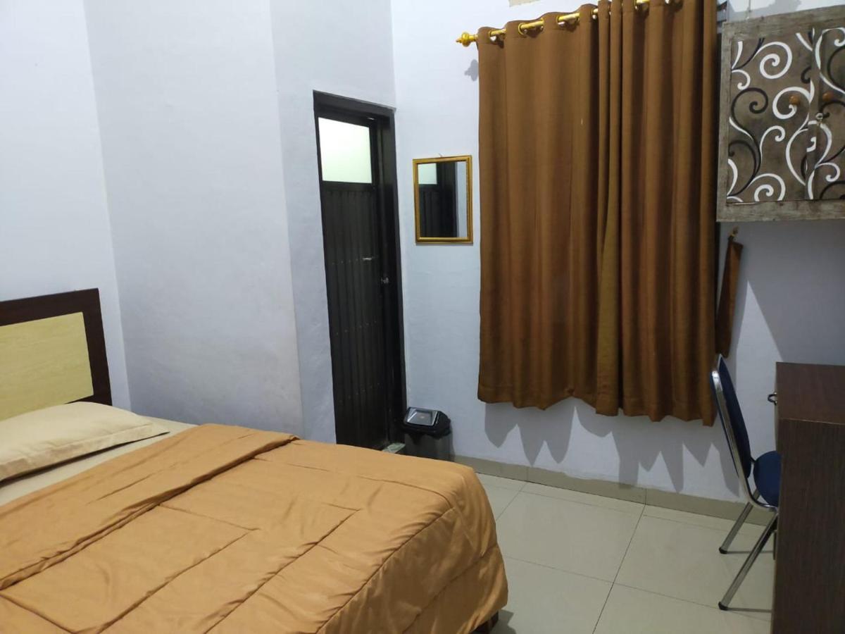 Oyo 3373 Favour Hotel Pagaralam Esterno foto