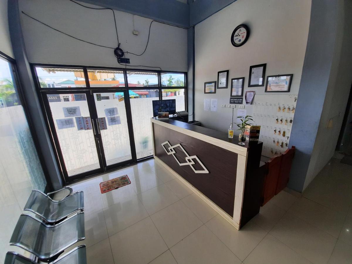 Oyo 3373 Favour Hotel Pagaralam Esterno foto