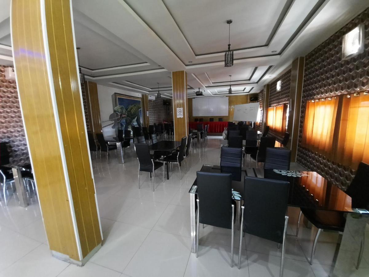Oyo 3373 Favour Hotel Pagaralam Esterno foto